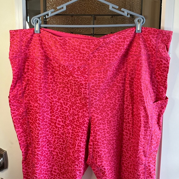 TORRID Crop Leggings Performance Core Coated Leopard Pink - Picture 3 of 6